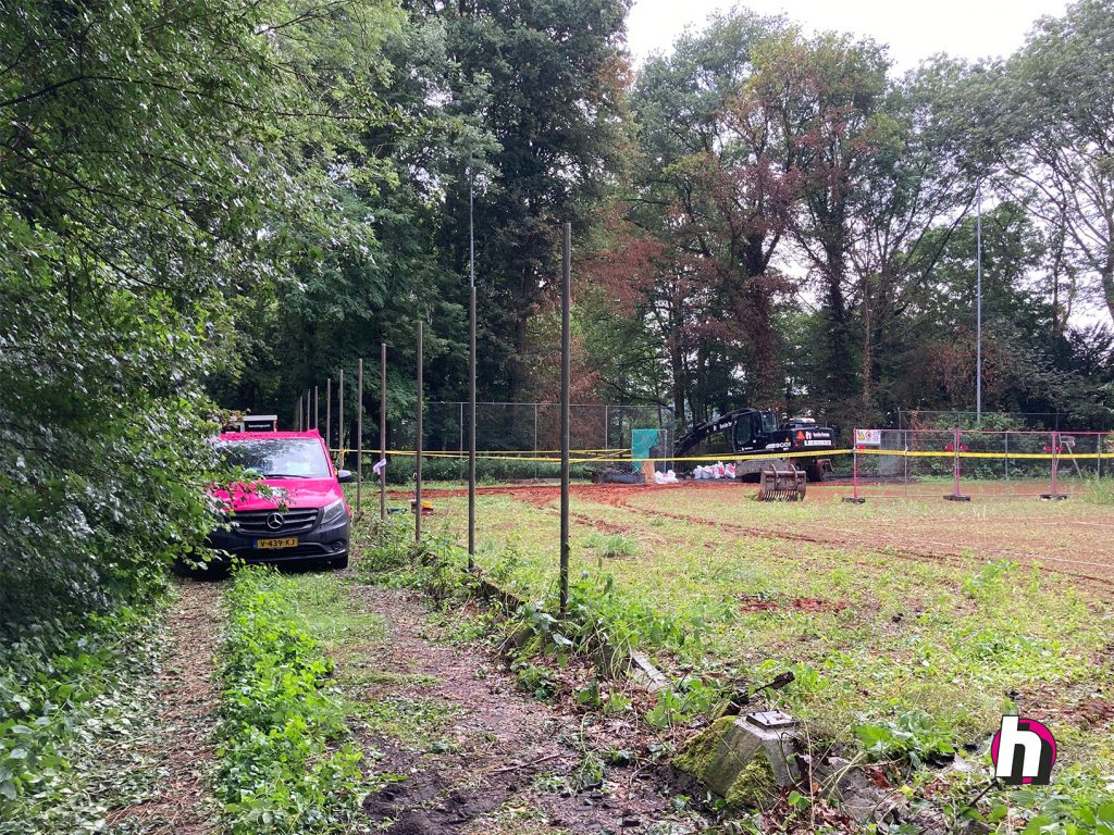 Bij een brand is een sportkantine in Zwolle compleet verwoest. In het houten gebouw waren asbesthoudende materialen verwerkt. Hein Heun heeft het materiaal opgeruimd en afgevoerd.