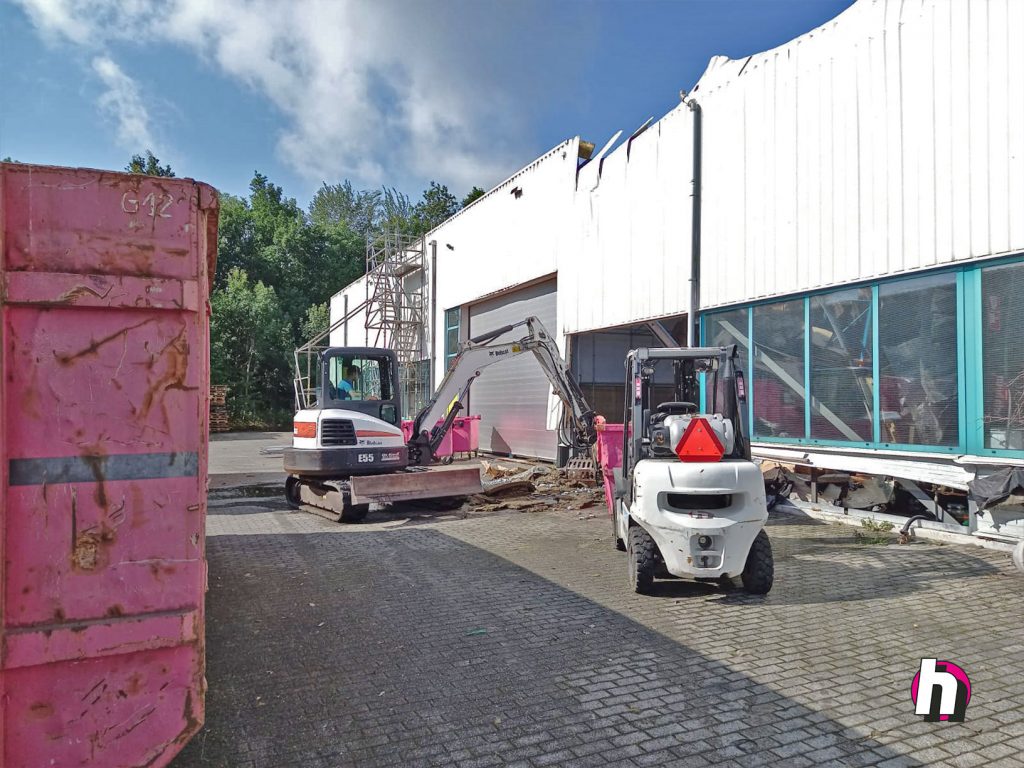 Hein Heun - Het pand in Kerkrade heeft veel schade opgelopen als gevolg van de dakinstorting